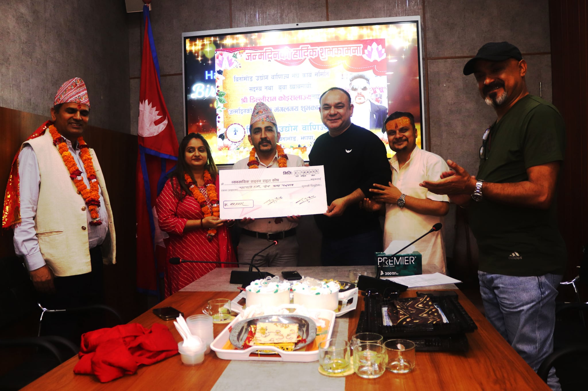 ‘व्यवसायिक सदस्य रहात कोष’का डिल्लीराम र विपीनले दिए १,११,१११ रुपैयाँ